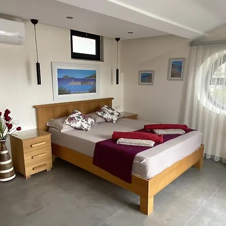 Willa Kirmizi Lale, Private Pool, Gardens, Very Close To Town - No Need For Taxi Kaş