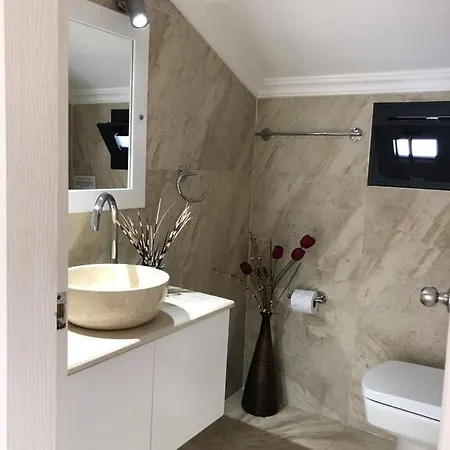 Willa Kirmizi Lale, Private Pool, Gardens, Very Close To Town - No Need For Taxi Kaş