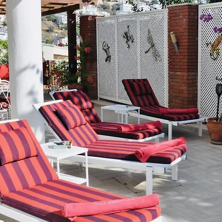 Kirmizi Lale, Private Pool, Gardens, Very Close To Town - No Need For Taxi Willa Kaş