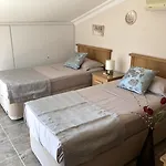 Kirmizi Lale, Private Pool, Gardens, Very Close To Town - No Need For Taxi Vilă