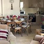 Kirmizi Lale, Private Pool, Gardens, Very Close To Town - No Need For Taxi Kaș