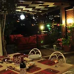 Kirmizi Lale, Private Pool, Gardens, Very Close To Town - No Need For Taxi