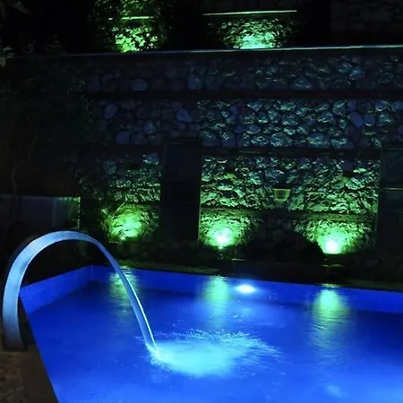 Βίλα Kirmizi Lale, Private Pool, Gardens, Very Close To Town - No Need For Taxi *