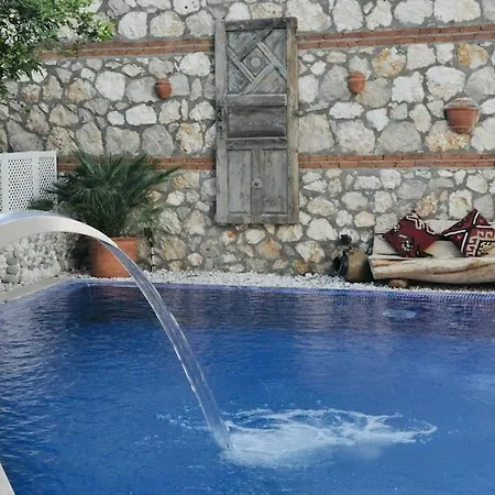 Vila Kirmizi Lale, Private Pool, Gardens, Very Close To Town - No Need For Taxi